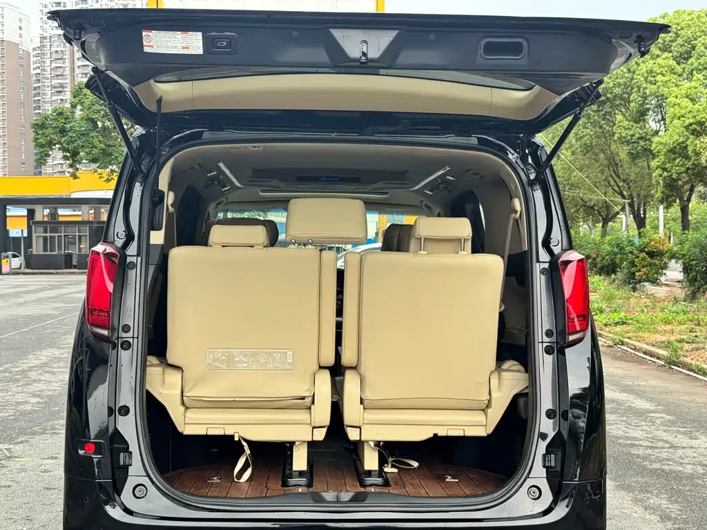 Toyota Alphard 2020 — фото 12