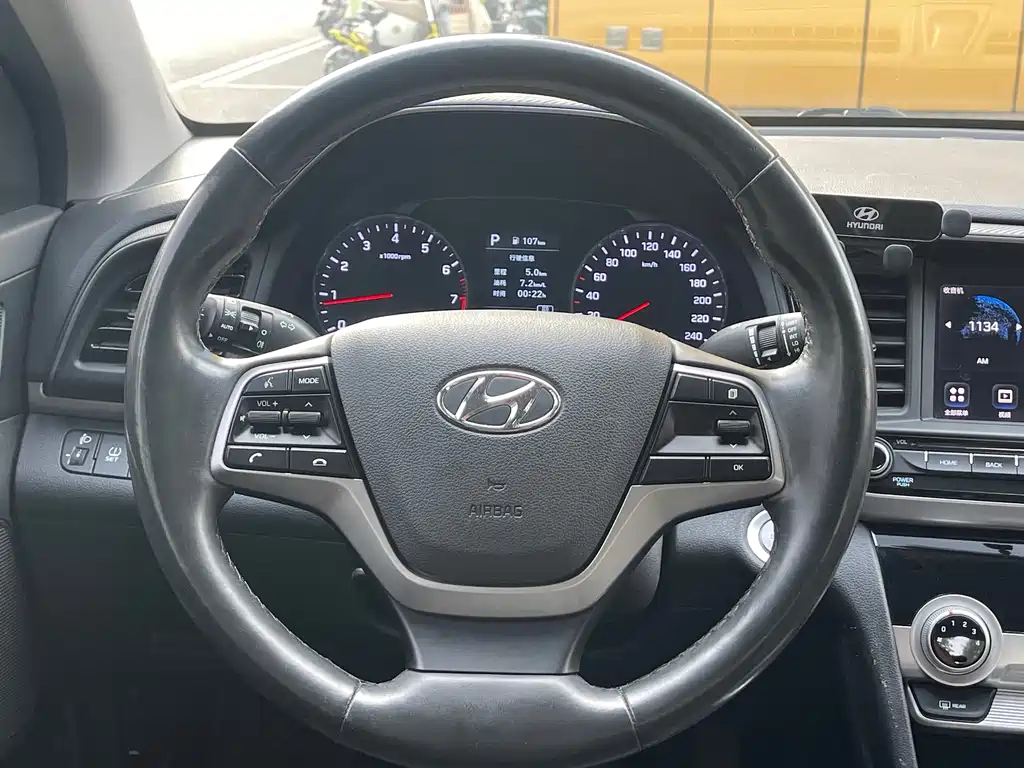 Hyundai Elantra 2020 — фото 17