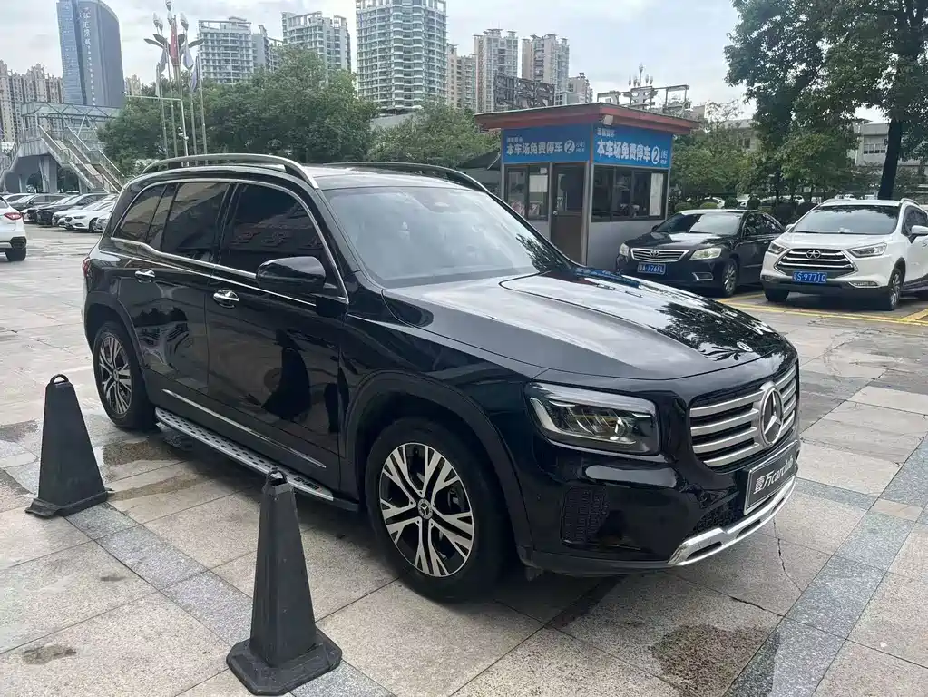 Mercedes-Benz GLB 2025