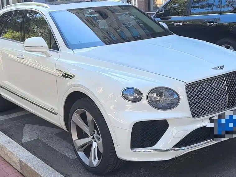 Bentley Bentayga 2022 — фото 2