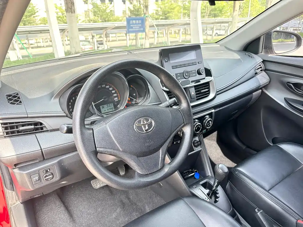 Toyota Yaris L 2020 — фото 15
