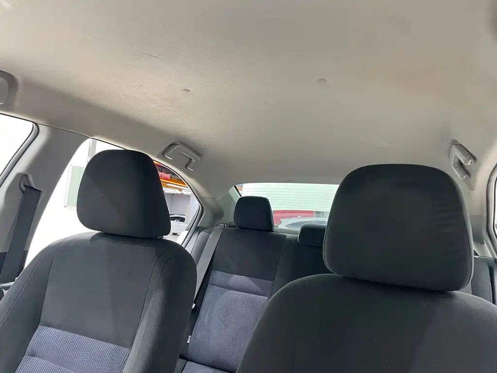 Toyota Yaris L 2018 — фото 12