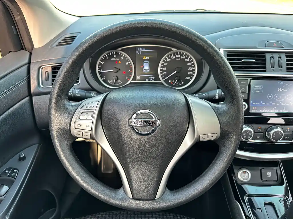 Nissan Tiida 2017 — фото 17