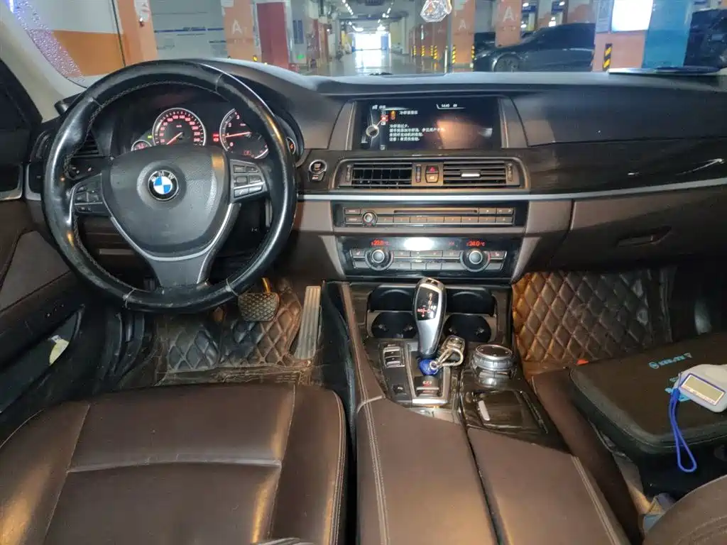 BMW 5 Series 2015 — фото 14