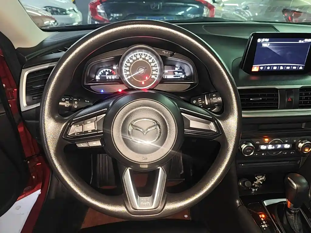 Mazda 3 Axela 2019 — фото 11