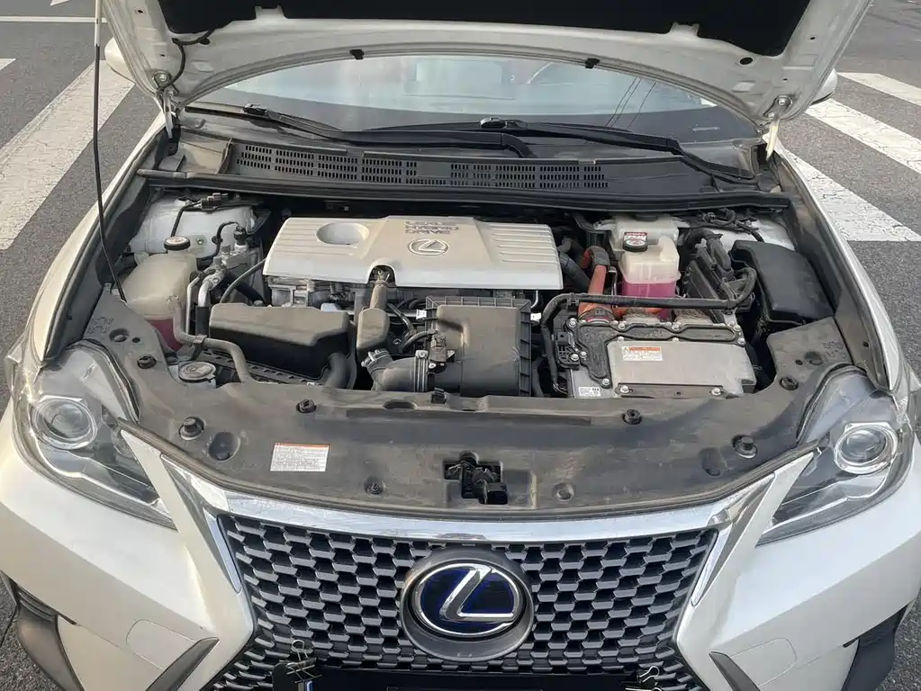 Lexus CT 2017 — фото 16