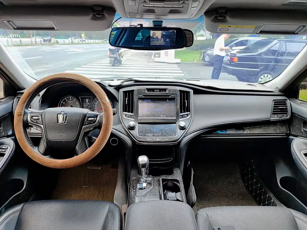 Toyota Crown 2019 — фото 10