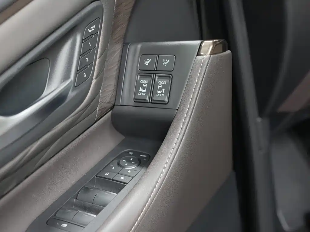 Toyota Alphard 2024 — фото 12
