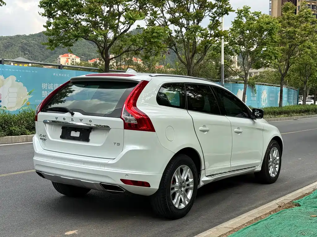 Volvo XC60 2016 — фото 9