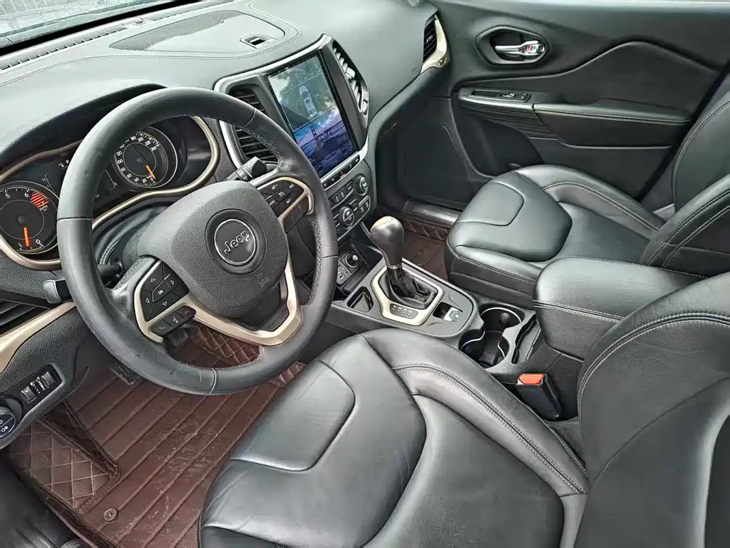 Jeep Cherokee 2016 — фото 11