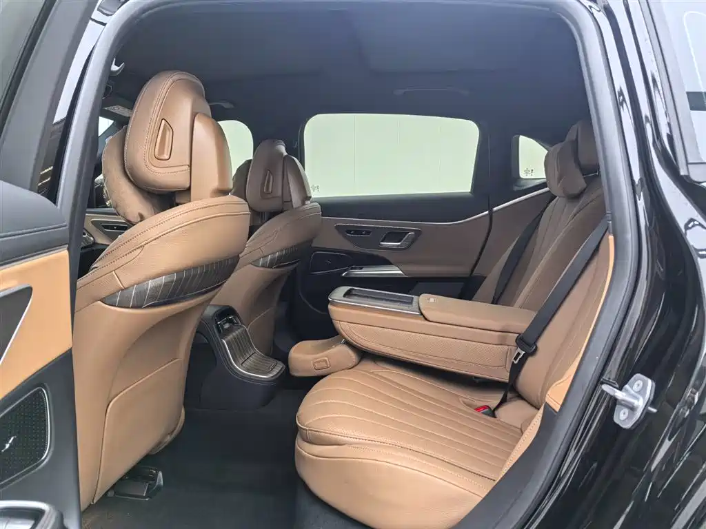 Mercedes-Benz E-Class 2025 — фото 10