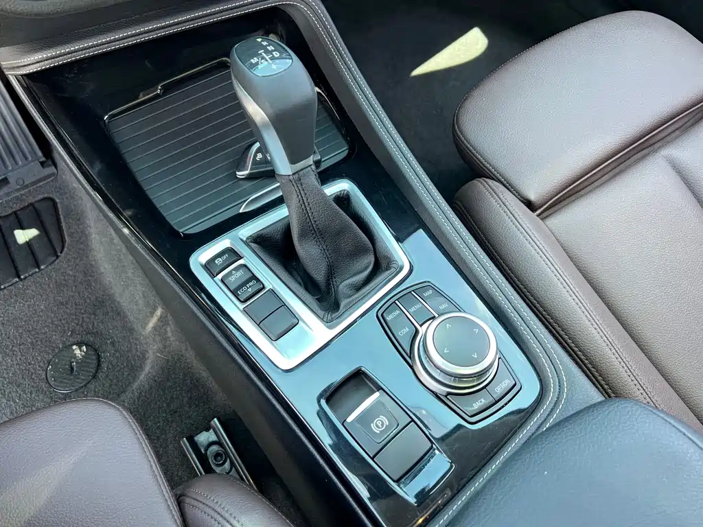BMW 1 Series 2019 — фото 16