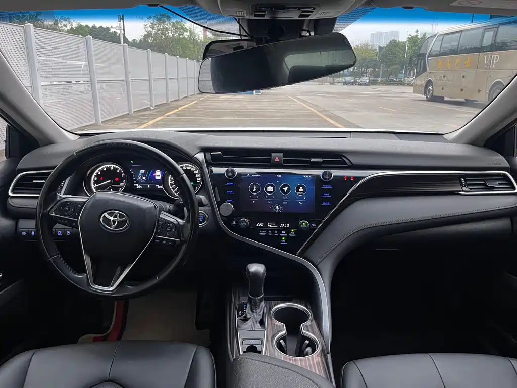Toyota Camry 2019 — фото 6