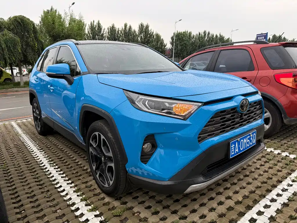 Toyota RAV4 2020 — фото 3