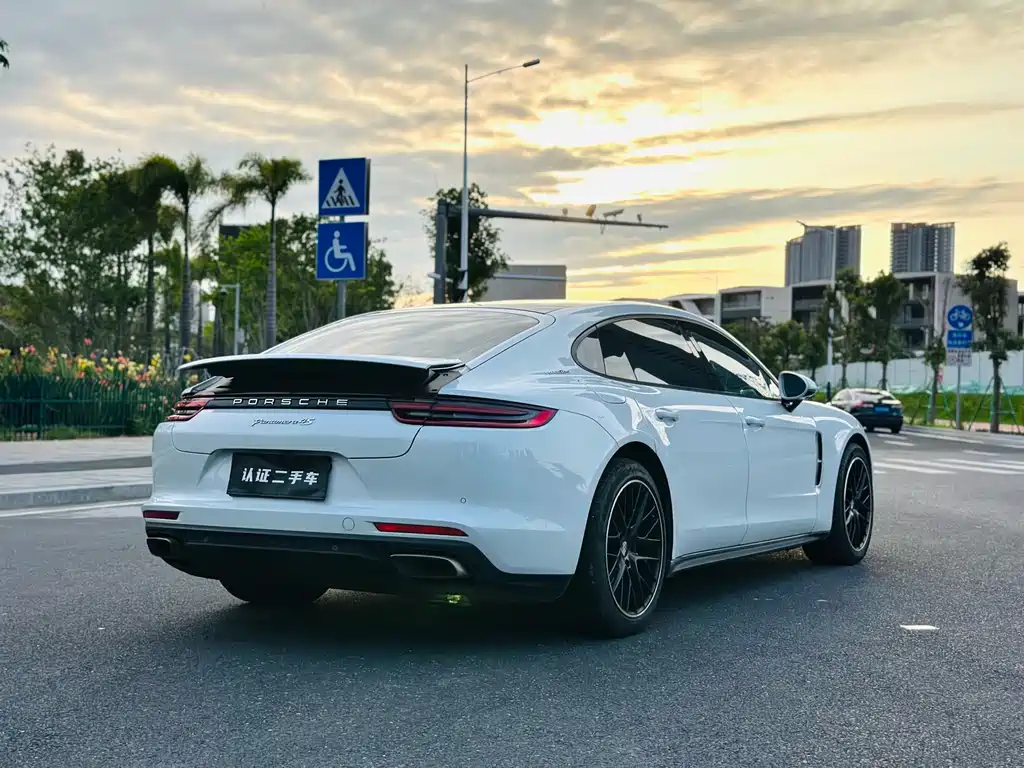 Porsche Panamera 2018 — фото 7