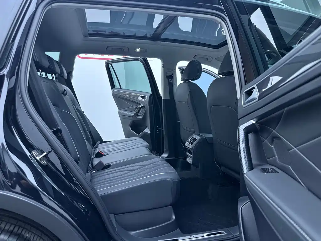 Volkswagen Tiguan L 2023 — фото 22