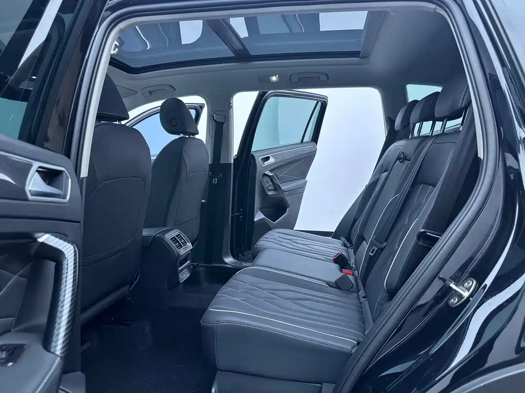 Volkswagen Tiguan L 2023 — фото 23