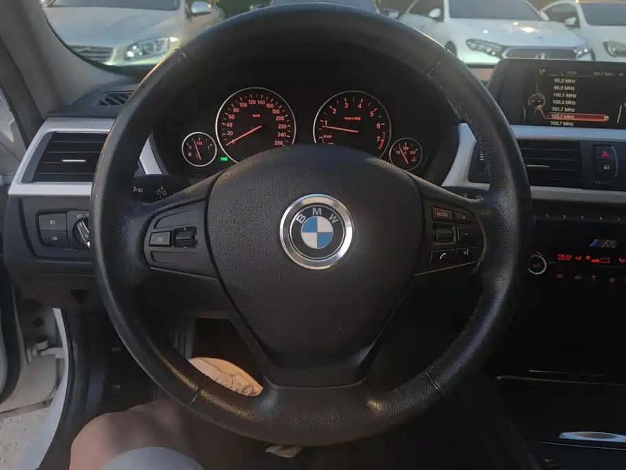 BMW 3 Series 2015 — фото 15