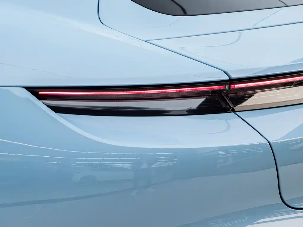 Porsche Taycan 2019 — фото 15