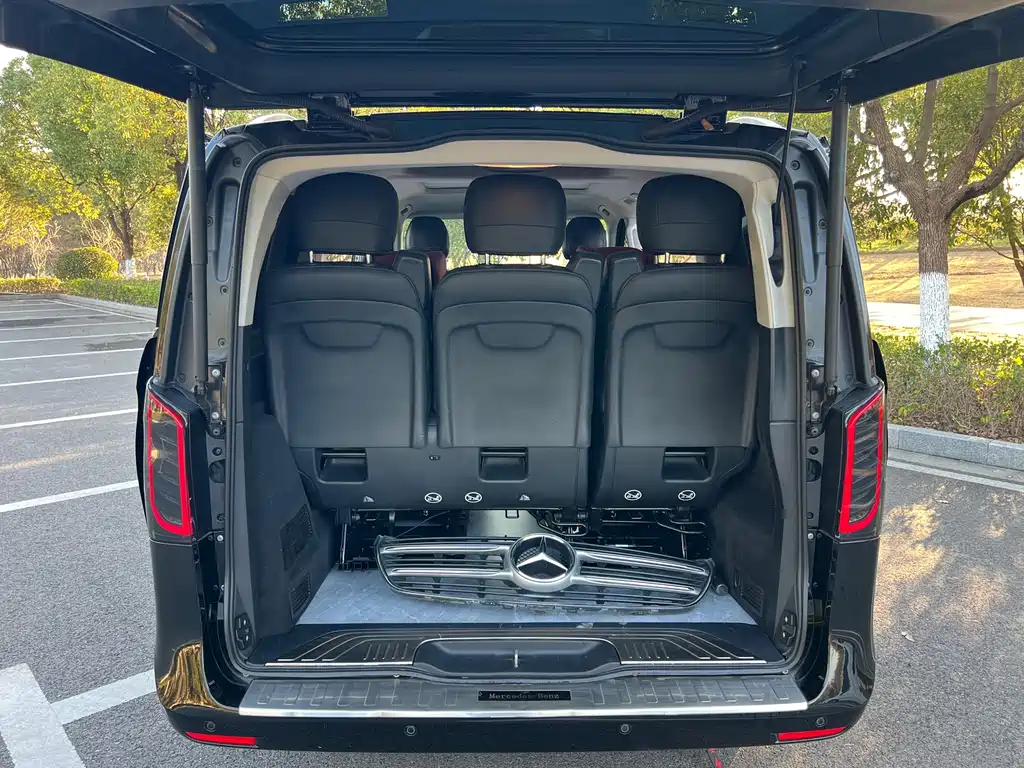 Mercedes-Benz V-Class 2019 — фото 23