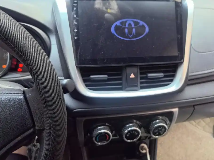 Toyota Yaris L 2017 — фото 13