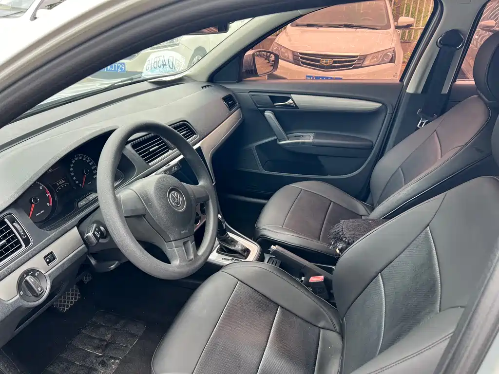 Volkswagen Lavida 2013