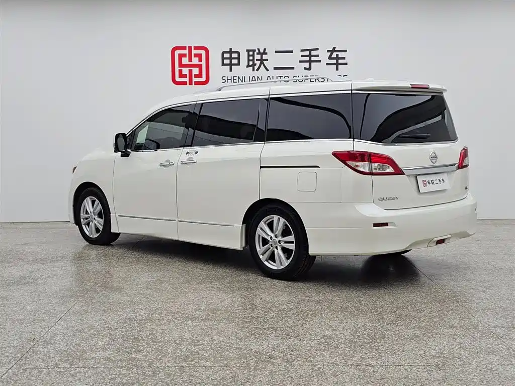 Nissan Quest 2016 — фото 3