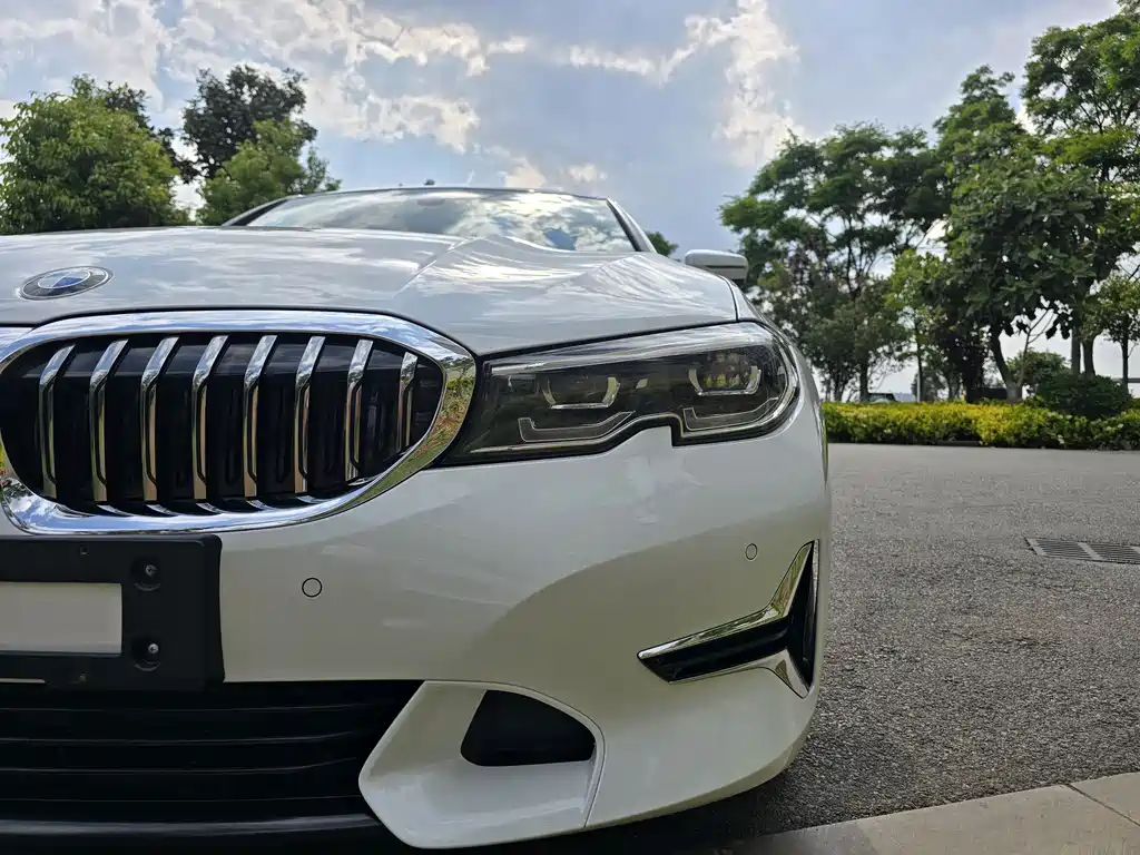 BMW 3 Series 2019 — фото 12