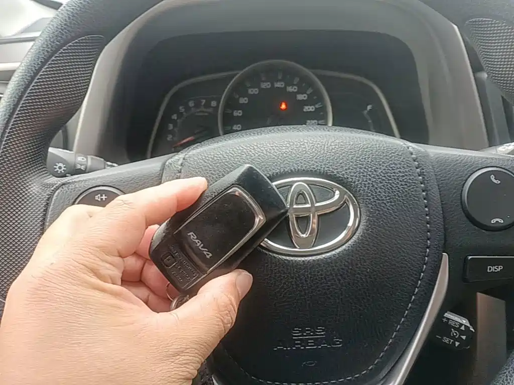 Toyota RAV4 2016 — фото 17