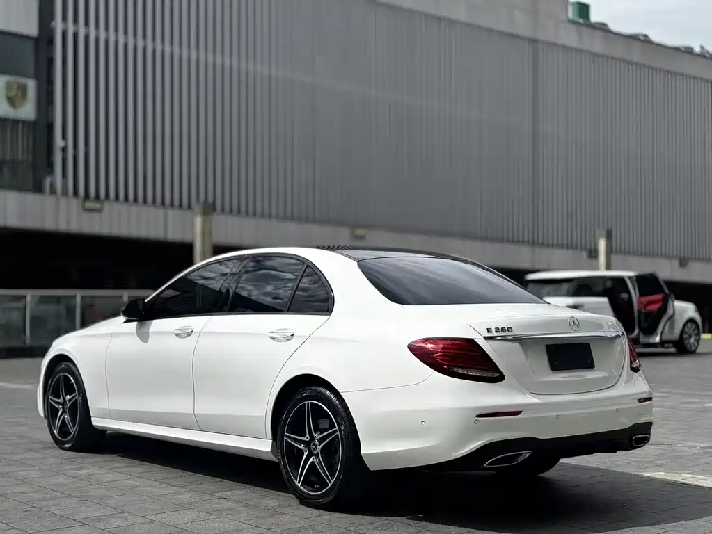 Mercedes-Benz E-Class 2020 — фото 9