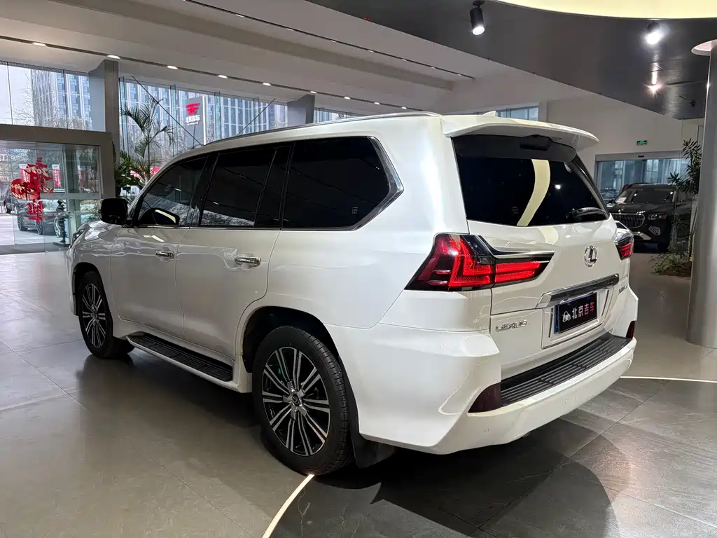 Lexus LX 2018 — фото 6