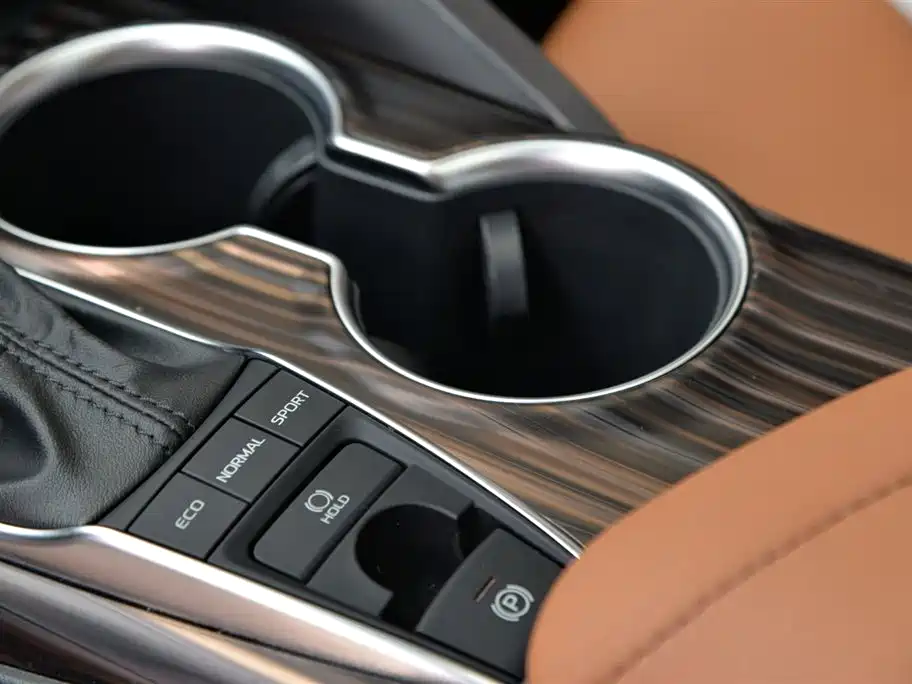 Toyota Camry 2021 — фото 11