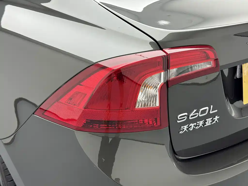 Volvo S60 2019 — фото 11