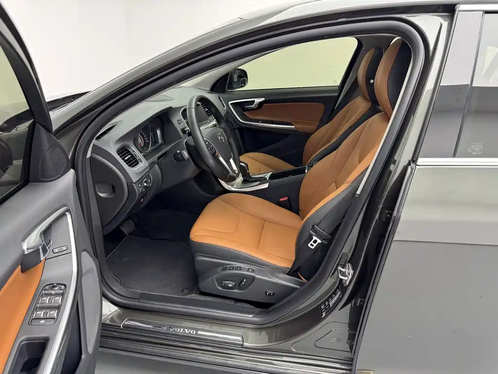 Volvo S60 2019 — фото 14