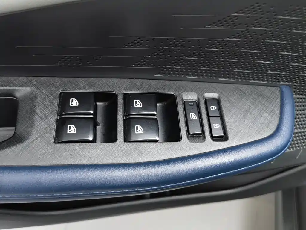 Changan UNI-V Smart Electric Idd 2023 — фото 9