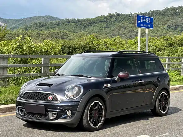 MINI Clubman 2012