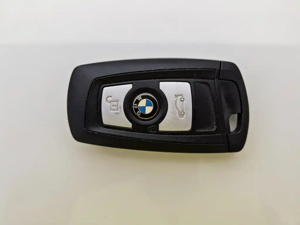BMW 3 Series 2018 — фото 19