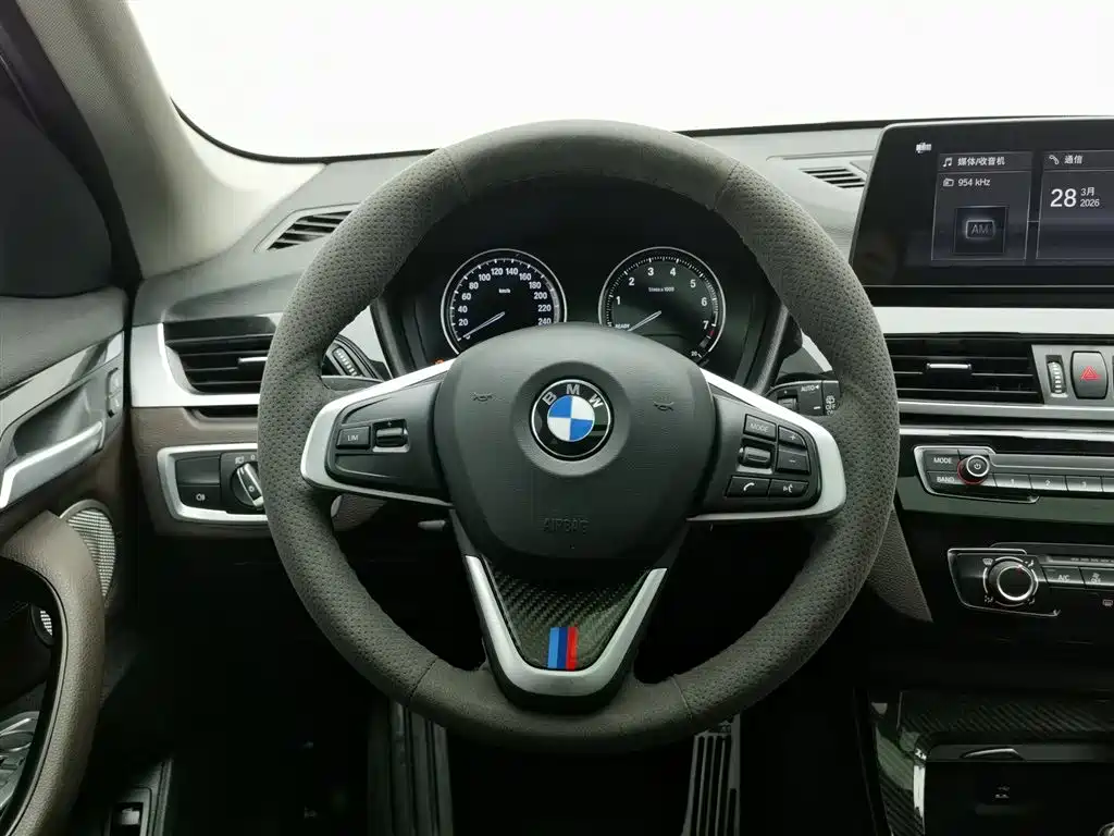 BMW X1 2021 — фото 11