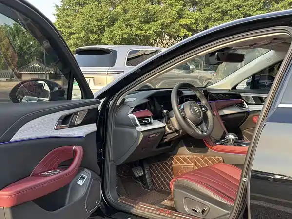 Hongqi H5 2025