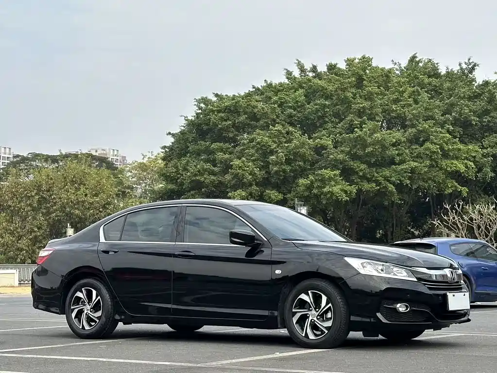 Honda Accord 2018 — фото 3