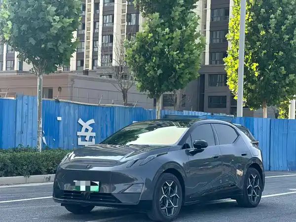 Lynk & Co Z20 2025