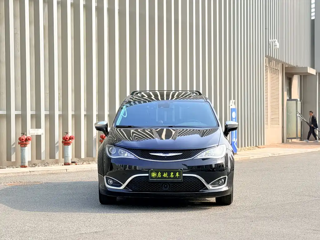 Chrysler Grand Voyager 2019 — фото 2