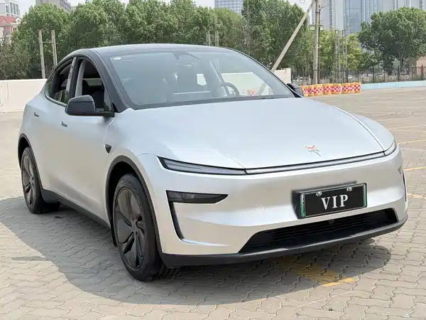 Tesla Model Y 2025