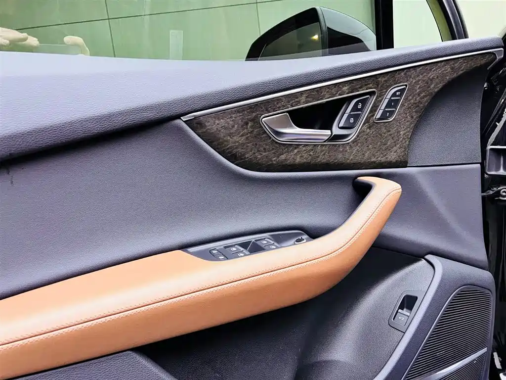 Audi Q7 2023 — фото 11