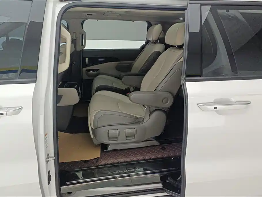 Kia Carnival 2022 — фото 11