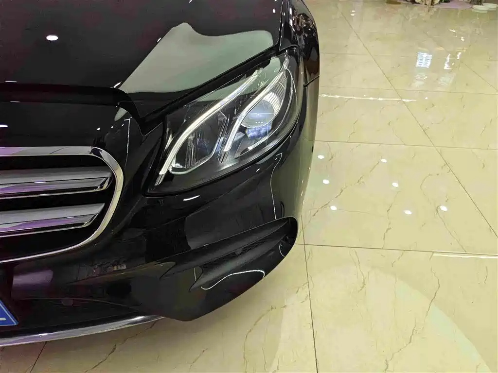 Mercedes-Benz E-Class 2019 — фото 15