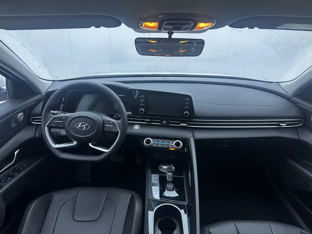 Hyundai Elantra 2023