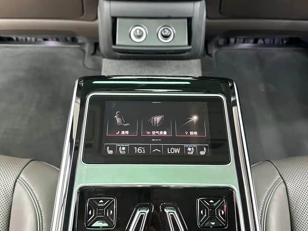 Audi A8 2023 — фото 23