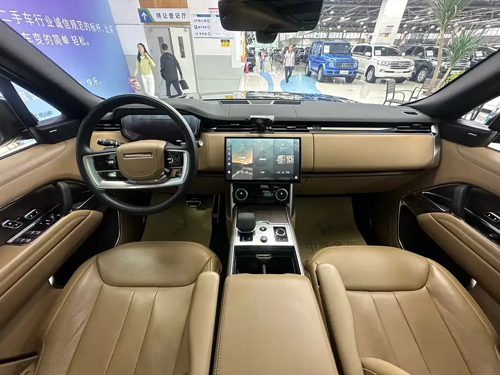 Land Rover Range Rover 2023 — фото 17