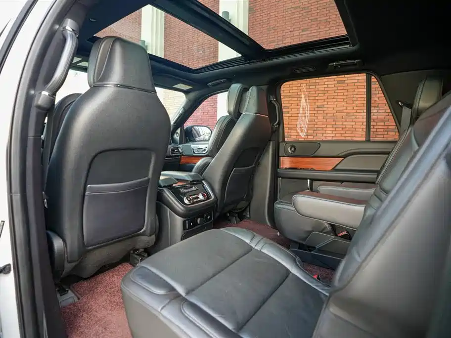 Lincoln Navigator 2018 — фото 11